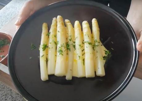 Cómo cocer espárragos blancos frescos en casa