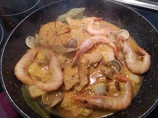 GUISILLO DE PEZ ESPADA CON ALMEJAS Y GAMBAS DE MALAGA