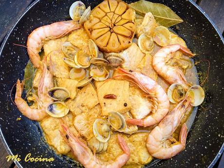 GUISILLO DE PEZ ESPADA CON ALMEJAS Y GAMBAS DE MALAGA