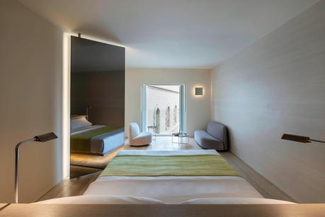 Jaffa Hotel: John Pawson aporta modernidad a un ex convento en la ciudad vieja de Tel Aviv tlvlc-guest-room-6160-hor-clsc