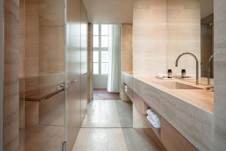 tlvlc-suite-bathroom-2508-hor-clsc