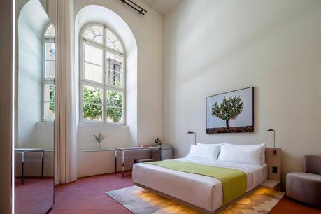 Jaffa Hotel: John Pawson aporta modernidad a un ex convento en la ciudad vieja de Tel Aviv tlvlc-guest-room-6157-hor-clsc