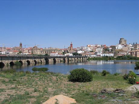 turismo de cercania en Salamanca, vista lejana de Alba de Tormes