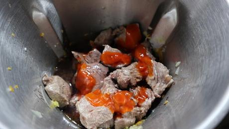 Ponemos ahora la carne para preparar junto  a los demás ingredientes