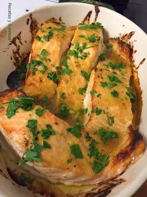 SALMON AL HORNO CON MOSTAZA Y MIEL