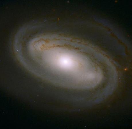 La majestuosa galaxia NGC 3895 La majestuosa galaxia NGC 3895