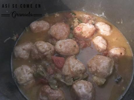 Albóndigas especiadas con pisto