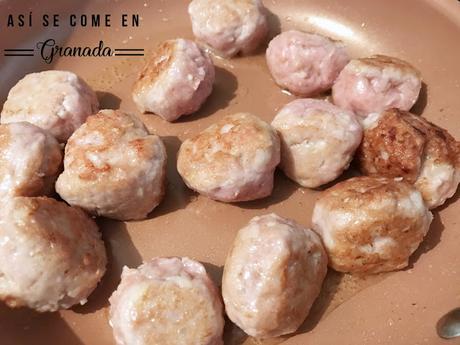 Albóndigas especiadas con pisto