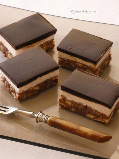 Pastel Cuadrado de Galletas con glaseado de Cacao Pastel Cuadrado de Galletas con glaseado de Cacao