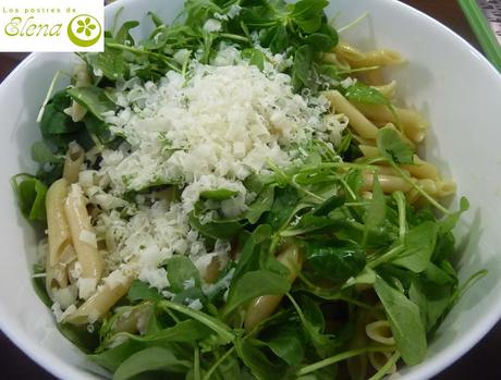 Ensalada de pasta con rúcula y orégano de limón Ensalada de pasta con rúcula y orégano de limón