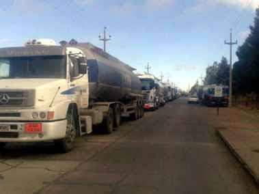 Camioneros rechazan decisión de empresas de servicios petroleros de abonar 70 mil pesos a activos y 30 mil a los que están sin funciones