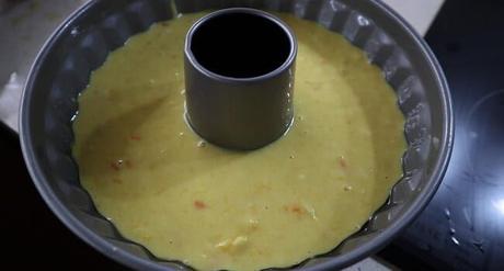 Echamos la masa en el molde y lo metemos en el horno