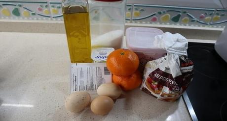 Los ingredientes necesarios para hacer bizcocho de mandarina