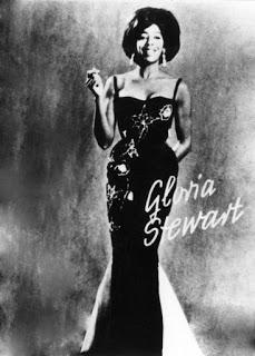 Gloria Stewart en Todos somos sospechosos