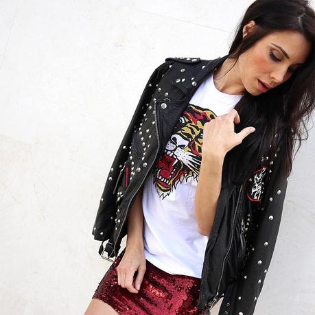 Outfits Con Falda Plateada Corta