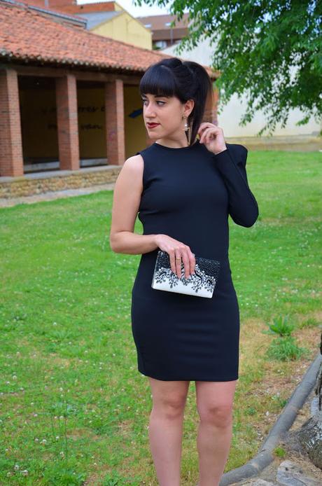 Vestido negro de una sola manga de Femme Luxe