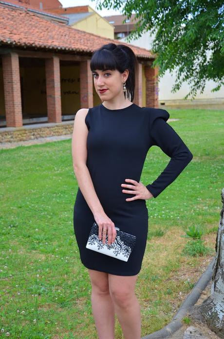 Vestido negro de una sola manga de Femme Luxe