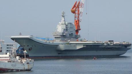 China realiza pruebas en mar con primer portaaviones de produccion nacional.