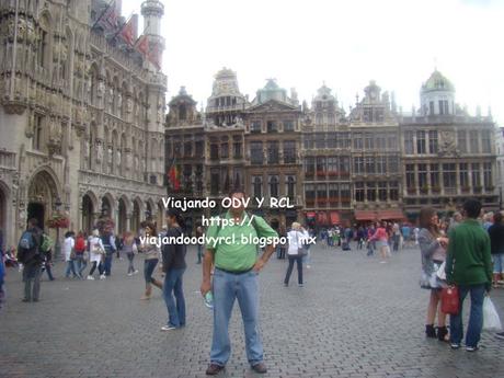 Visitando la Grand Place en Bruselas. 