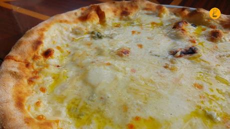 Pizza cinco quesos en I Malavoglia
