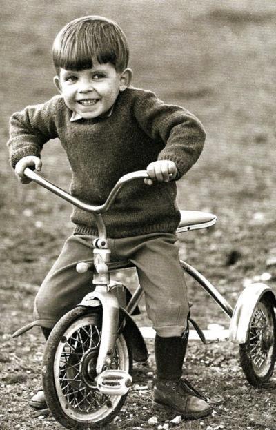 Niño con triciclo_1963-small “Madrileños”, recuerdos colectivos