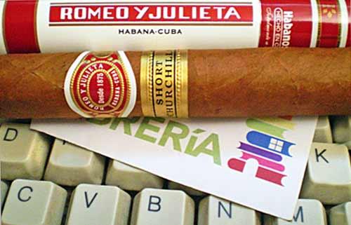 Tras el humo de un tabaco.