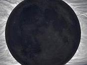 Hermosa corona solar captada durante eclipse