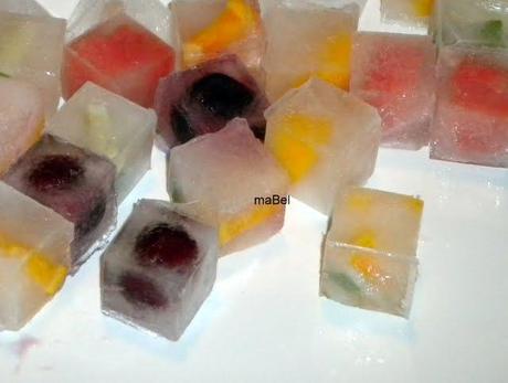 Cubitos de hielo con frutas