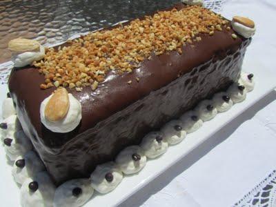 BOMBÓN HELADO DE ALMENDRAS Y CHOCOLATE