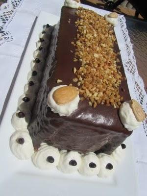 BOMBÓN HELADO DE ALMENDRAS Y CHOCOLATE