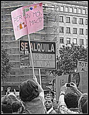 Fotos y carteles curiosos de las “acampadas”.