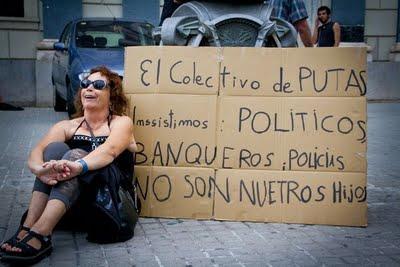 Fotos y carteles curiosos de las “acampadas”.