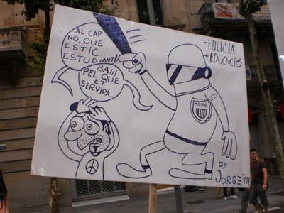 Fotos y carteles curiosos de las “acampadas”.