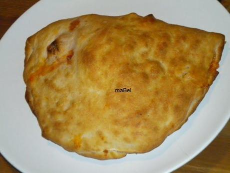 Calzone de piña y jamón Calzone de piña y jamón