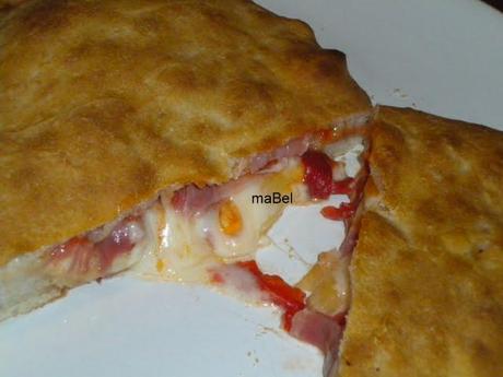Calzone de piña y jamón Calzone de piña y jamón