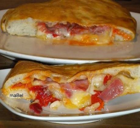 Calzone de piña y jamón Calzone de piña y jamón