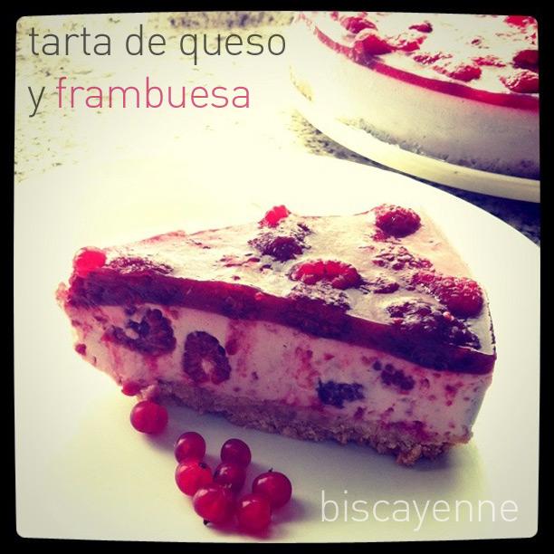 Tarta de queso y frambuesa o cómo no morir asada por tu horno