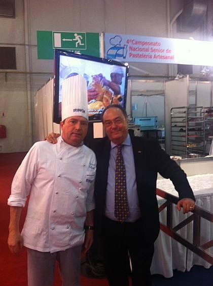 FITHEP2011_0716 El técnico-demostrador Sr. Fernando Salgado, de Tecfood, (izda) y el Sr. José R. Ferré, Presidente de Ferré & Consulting Group “Consulting Alliance Holding” (dcha), durante el 4º Campeonato Nacional Senior de Pastelería Artesanal.