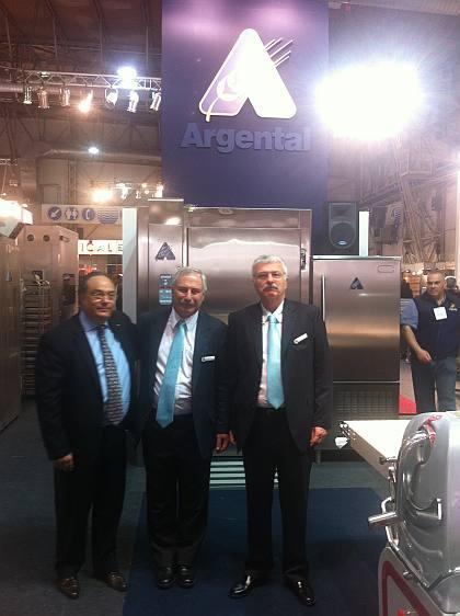 FITHEP2011_0702 El Sr. Roberto Inza, Director Gerente General de Argental (dcha) junto al Sr. Juan Zanarini, Ventas Exterior de Argental (centro) y al Sr. José R. Ferré, Presidente de Ferré & Consulting Group “Consulting Alliance Holding” durante su encuentro en la FeriaFithep Mercosur 2011.