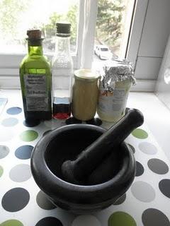 Ensalada de gulas con langostinos y bacon crujiente a la mostaza