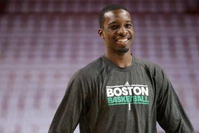 Los Boston Celtics retienen a Jeff Green