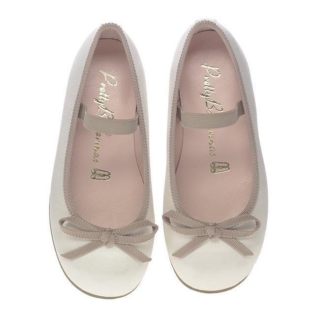 LAS DAMAS DE HONOR DE KATE MOSS CON PRETTY BALLERINAS!! UN NUEVO HITO EN EL MAGNIFICO POSICIONAMIENTO DE  LA FIRMA.