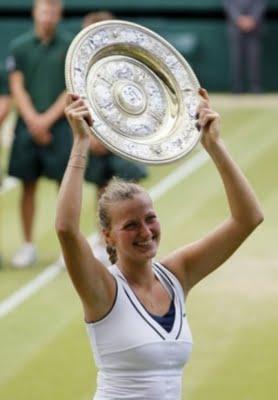 Wimbledon: Kvitova tocó el cielo con las manos