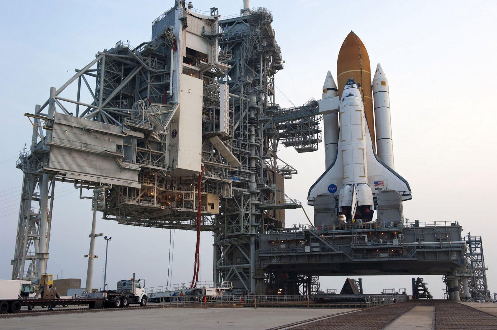 La tripulación de Atlantis se prepara para el último lanzamiento de un transbordador espacial