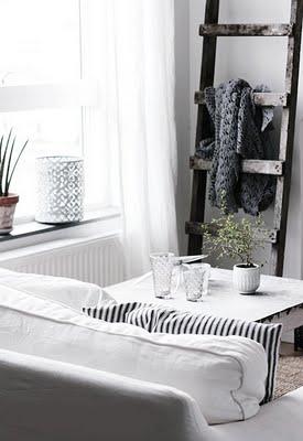 USANDO ESCALERAS ABANDONADAS