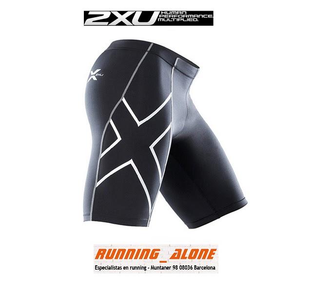 Análisis del equipamiento Isostar Desert Marathon - Running Alone  (IV) - 2XU Compression Short - Media de compresión Booster - Camiseta Nike Pro Perfomance