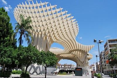 La Modernidad y la Historia; una sacralizada plaza y un mercado afrancesado, ahora un diseño innovador.