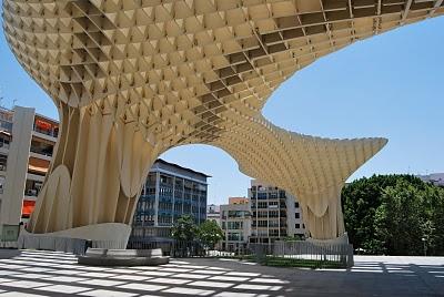 La Modernidad y la Historia; una sacralizada plaza y un mercado afrancesado, ahora un diseño innovador.