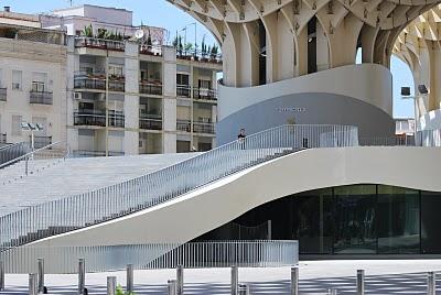 La Modernidad y la Historia; una sacralizada plaza y un mercado afrancesado, ahora un diseño innovador.