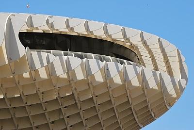 La Modernidad y la Historia; una sacralizada plaza y un mercado afrancesado, ahora un diseño innovador.